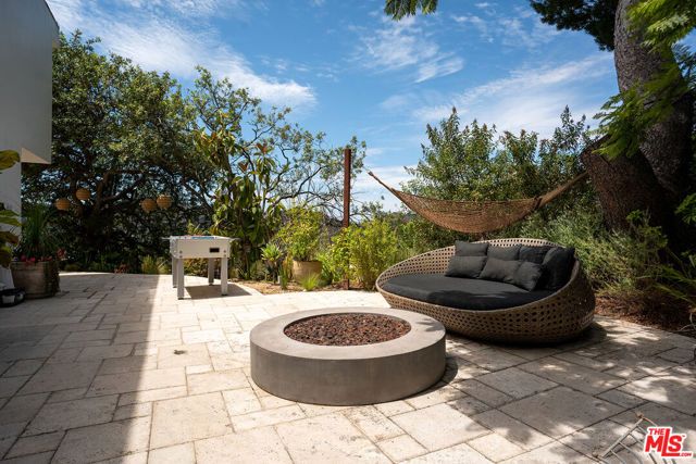 8020 Zeus Drive, Los Angeles, CA 90046