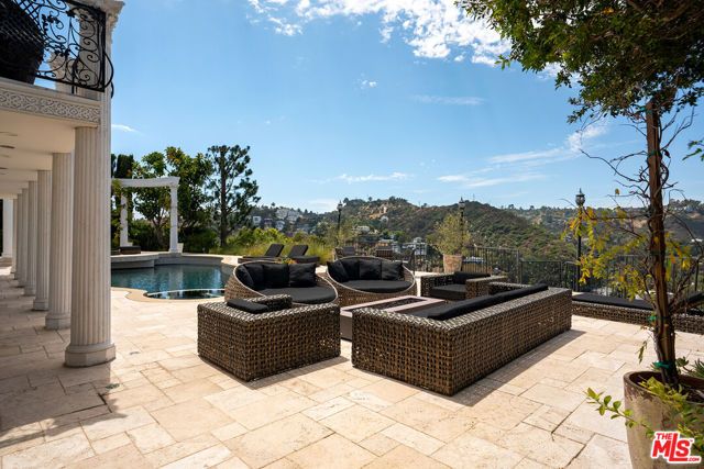 8020 Zeus Drive, Los Angeles, CA 90046