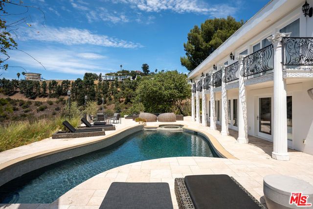 8020 Zeus Drive, Los Angeles, CA 90046