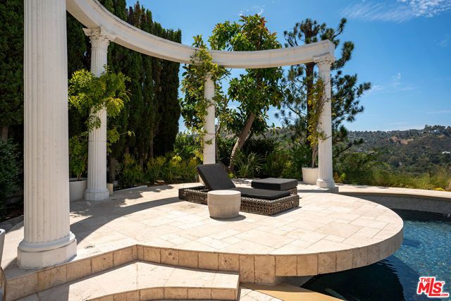 8020 Zeus Drive, Los Angeles, CA 90046