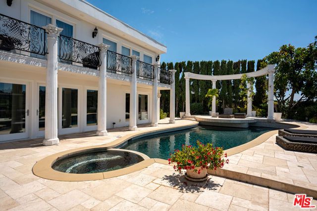 8020 Zeus Drive, Los Angeles, CA 90046