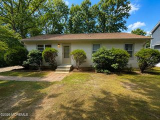 3 Cape Court, Manahawkin, NJ 08050