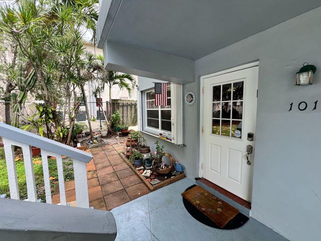 751 Pine Drive 101, Pompano Beach, FL 33060