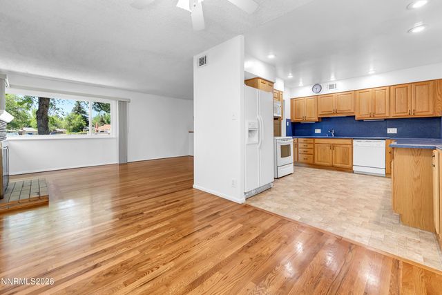 1400 Gault Way, Sparks, NV 89431