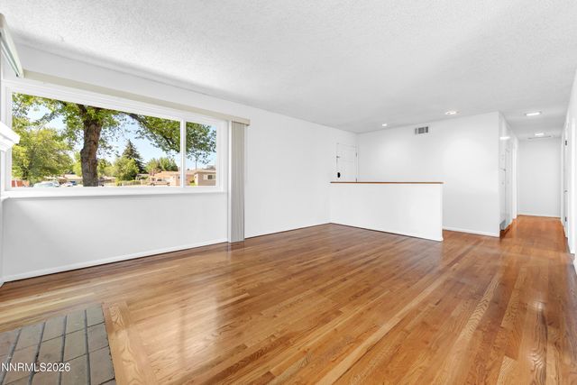 1400 Gault Way, Sparks, NV 89431