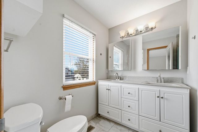 4565 N Eagle Lake Dr, Bel Aire, KS 67220