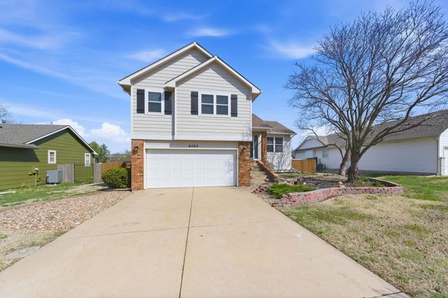 4565 N Eagle Lake Dr, Bel Aire, KS 67220