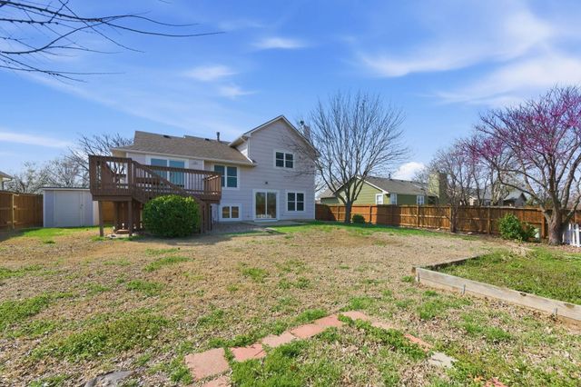 4565 N Eagle Lake Dr, Bel Aire, KS 67220