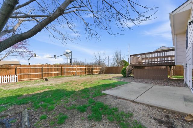 4565 N Eagle Lake Dr, Bel Aire, KS 67220