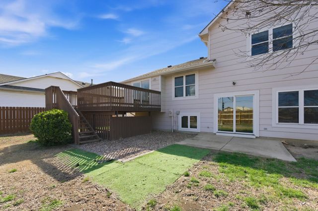 4565 N Eagle Lake Dr, Bel Aire, KS 67220