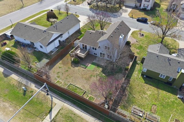 4565 N Eagle Lake Dr, Bel Aire, KS 67220