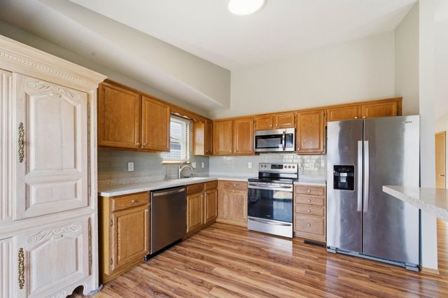 4565 N Eagle Lake Dr, Bel Aire, KS 67220