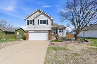 4565 N Eagle Lake Dr, Bel Aire, KS 67220