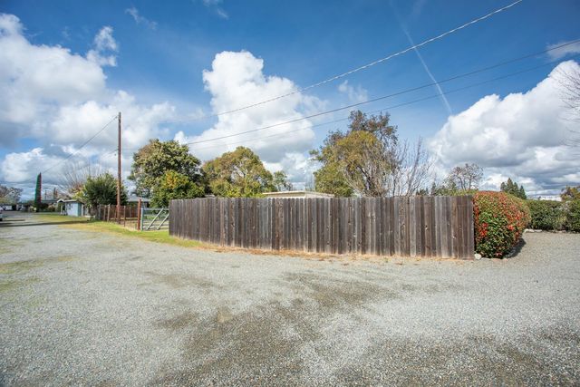 2065 Howlett Ave, Yuba City, CA 95993