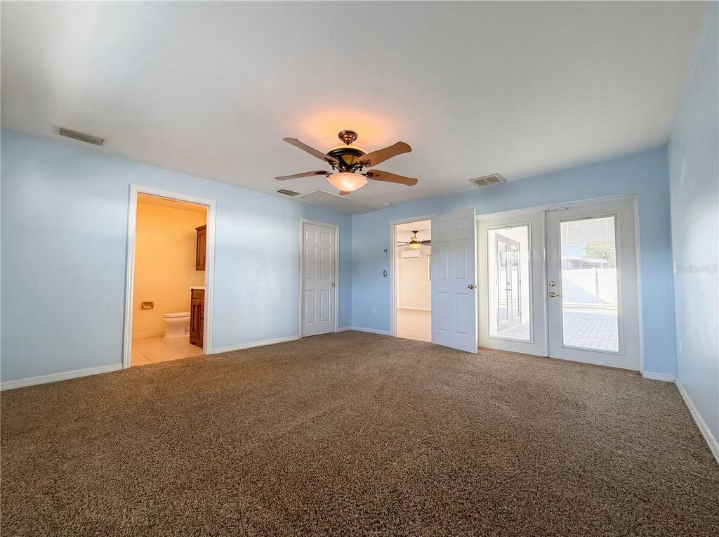 Image 12 of property listing at 4013 52ND STREET COURT W, Bradenton, FL 34209