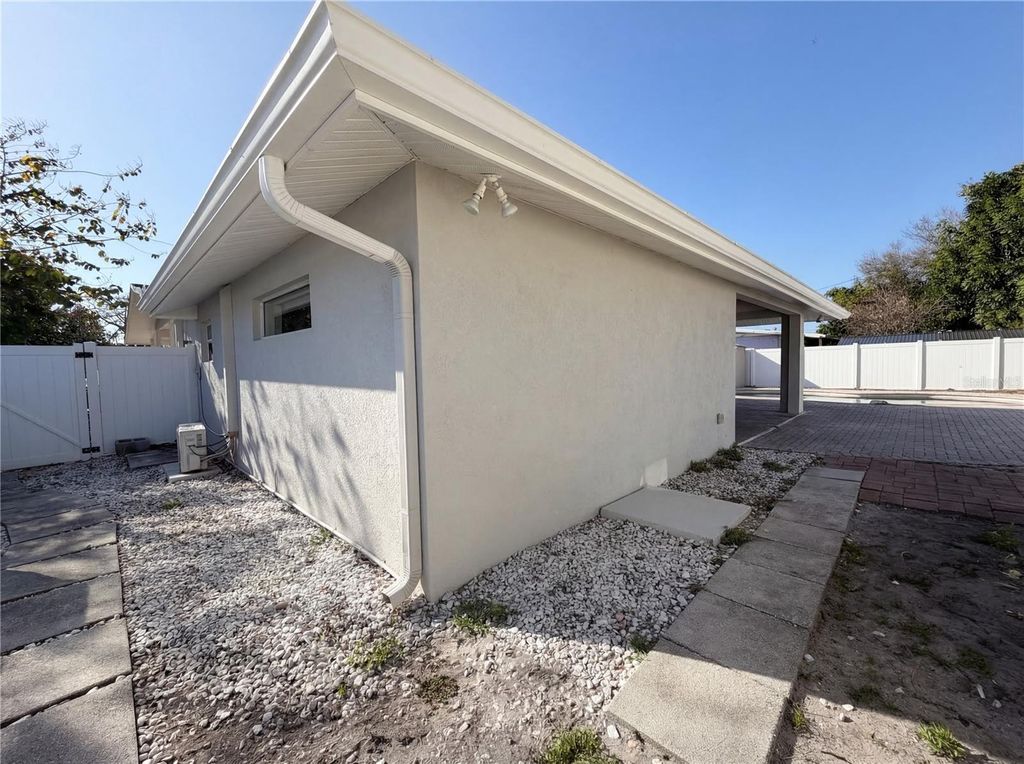 Image 23 of property listing at 4013 52ND STREET COURT W, Bradenton, FL 34209