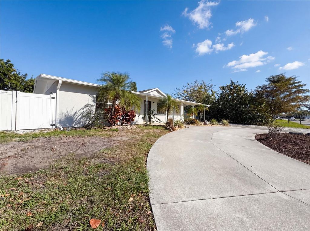 Image 26 of property listing at 4013 52ND STREET COURT W, Bradenton, FL 34209