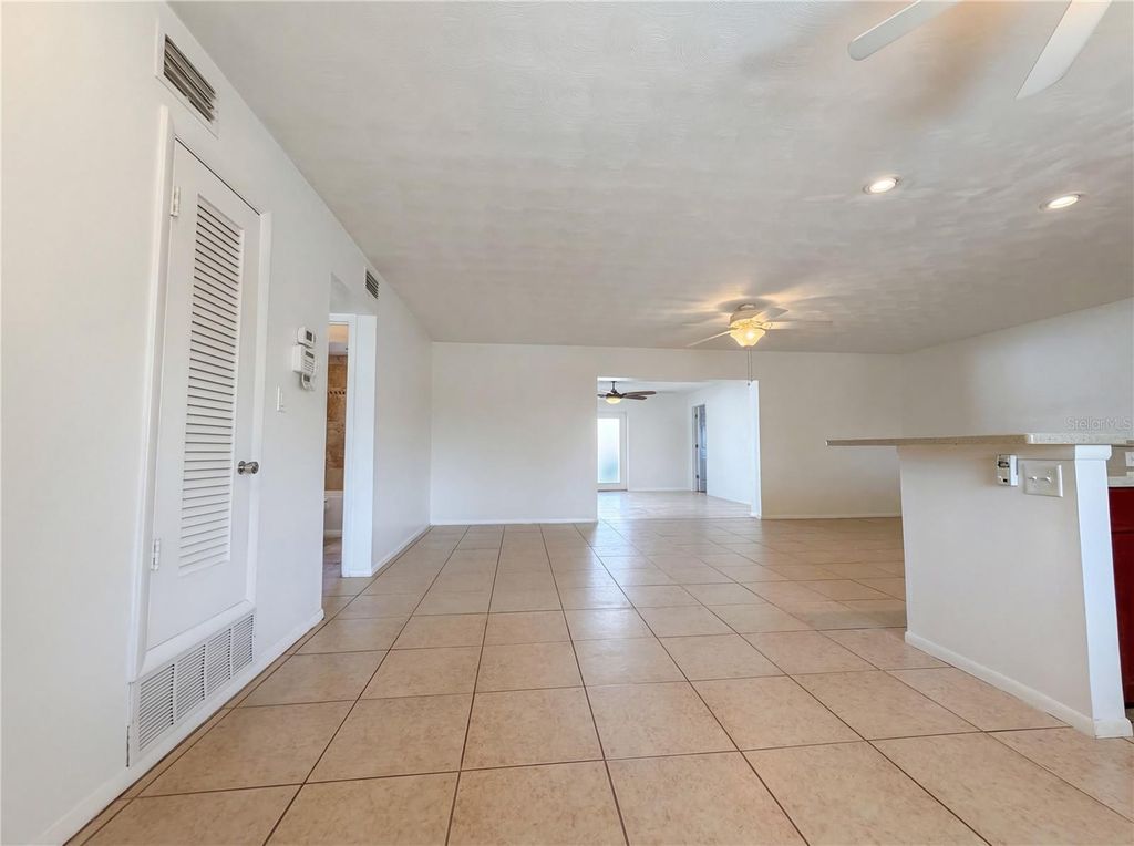 Image 8 of property listing at 4013 52ND STREET COURT W, Bradenton, FL 34209