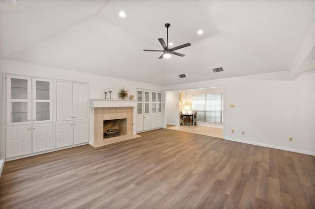 5400 Emerald Park Boulevard, Arlington, TX 76017