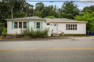 403 Commonwealth Avenue, Warwick, RI 02886