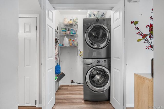 8 Sunridge Lane, Islip, NY 11751