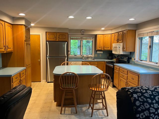1 Great Hill Drive, Newmarket, NH 03857