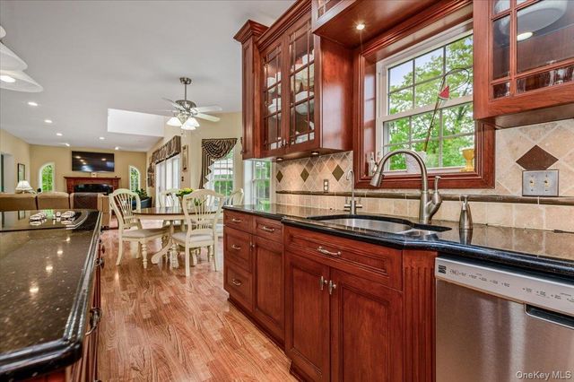 24 Muscoot Road E, Mahopac, NY 10541