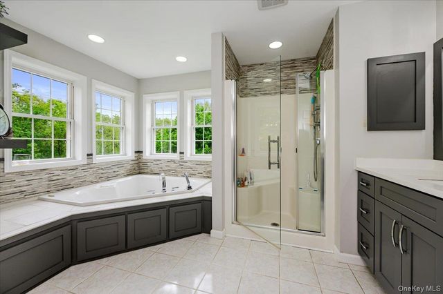 24 Muscoot Road E, Mahopac, NY 10541