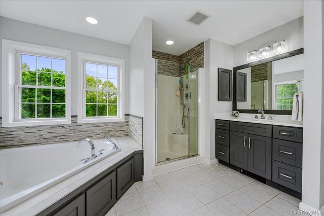 24 Muscoot Road E, Mahopac, NY 10541