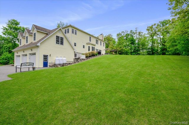 24 Muscoot Road E, Mahopac, NY 10541