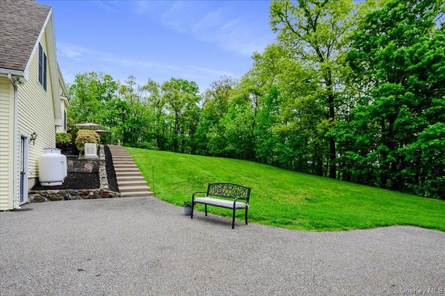 24 Muscoot Road E, Mahopac, NY 10541