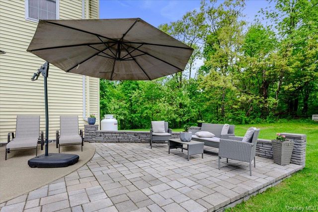 24 Muscoot Road E, Mahopac, NY 10541