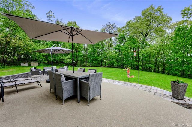 24 Muscoot Road E, Mahopac, NY 10541