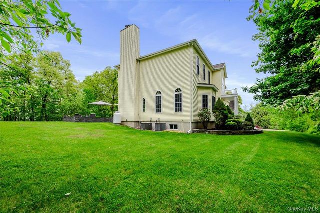 24 Muscoot Road E, Mahopac, NY 10541