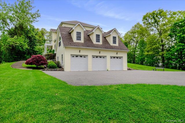 24 Muscoot Road E, Mahopac, NY 10541