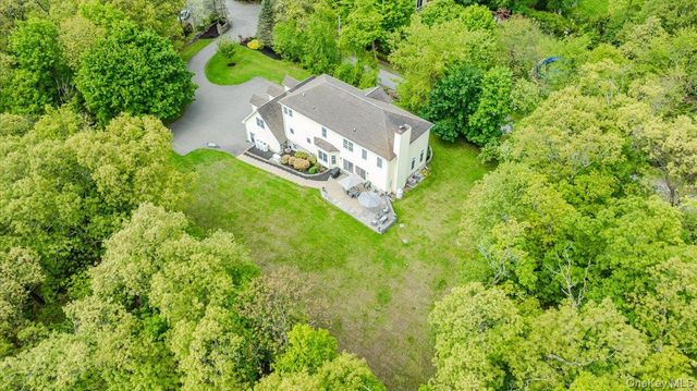 24 Muscoot Road E, Mahopac, NY 10541