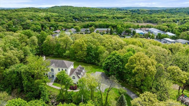 24 Muscoot Road E, Mahopac, NY 10541