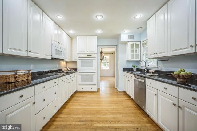 7330 LEWINSVILLE PARK CT, Mclean, VA 22101
