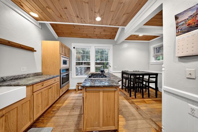 18 Bancroft Park 18, Hopedale, MA 01747