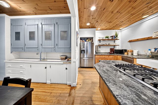 18 Bancroft Park 18, Hopedale, MA 01747