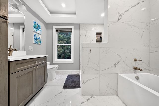 18 Bancroft Park 18, Hopedale, MA 01747