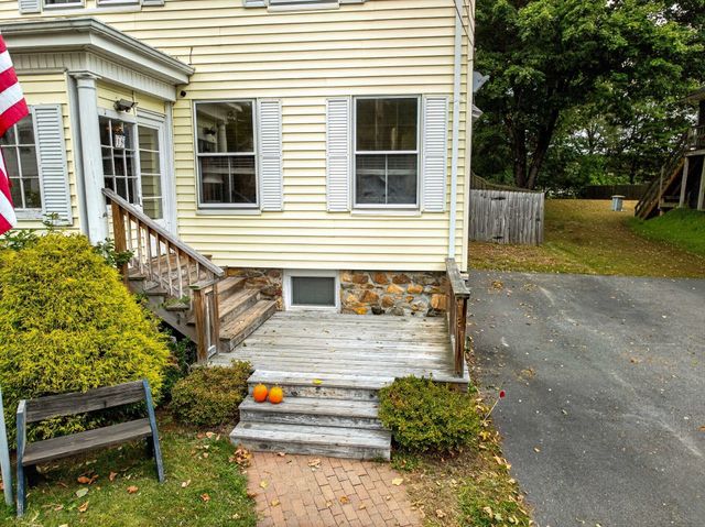 18 Bancroft Park 18, Hopedale, MA 01747
