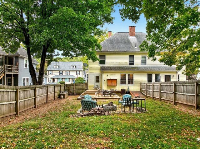 18 Bancroft Park 18, Hopedale, MA 01747