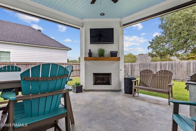 227 Canary Palm Way, Broussard, LA 70518