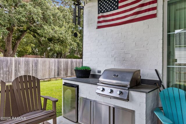 227 Canary Palm Way, Broussard, LA 70518