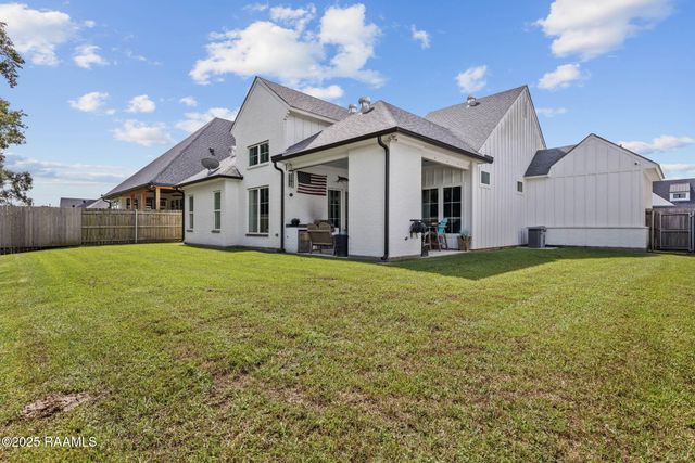 227 Canary Palm Way, Broussard, LA 70518