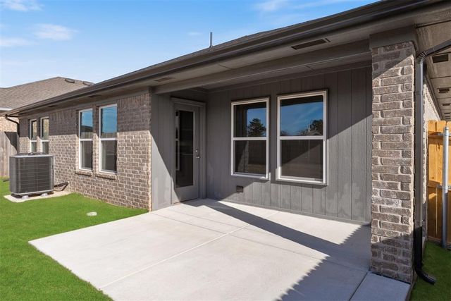 315 Woodrock Street, Harrah, OK 73045