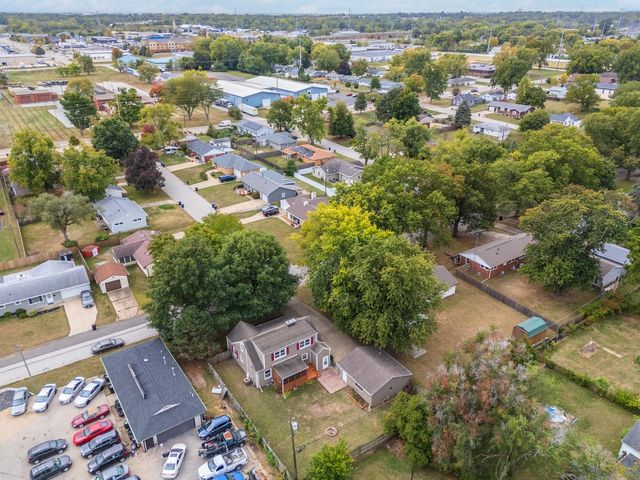 1114 Beechwood Avenue, Bloomington, IL 61701