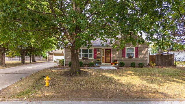 1114 Beechwood Avenue, Bloomington, IL 61701