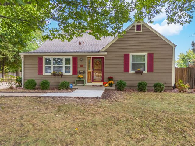 1114 Beechwood Avenue, Bloomington, IL 61701